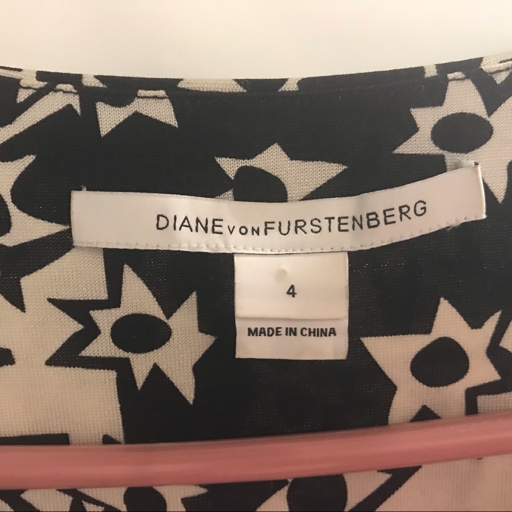 DVF 100% silk print Mini Dress - Picture 8 of 8